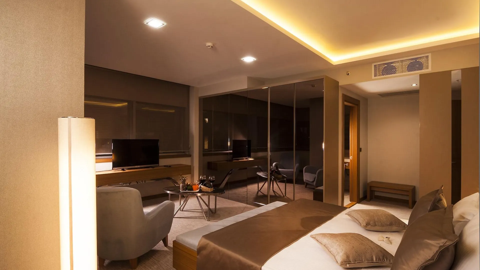 ****  Elara Hotel İzmir Türkiye
