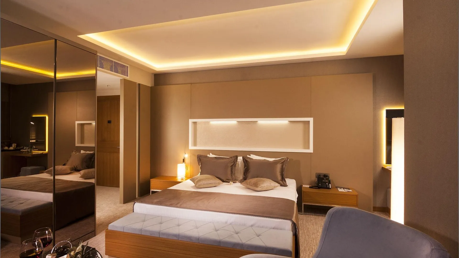 Elara Hotel İzmir 4*,